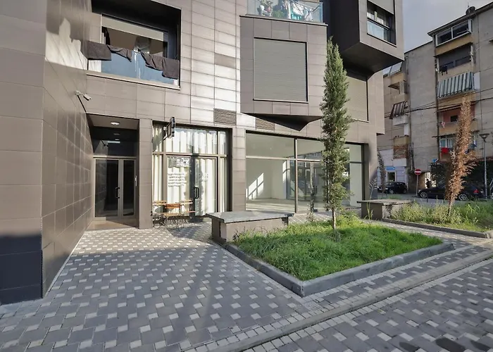 Apollo By Holistay 地拉那